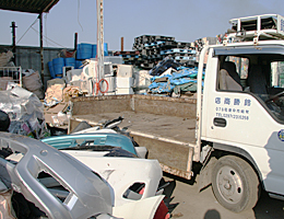 荷卸しは当社の従業員が行います 荷卸しは当社の従業員が行います